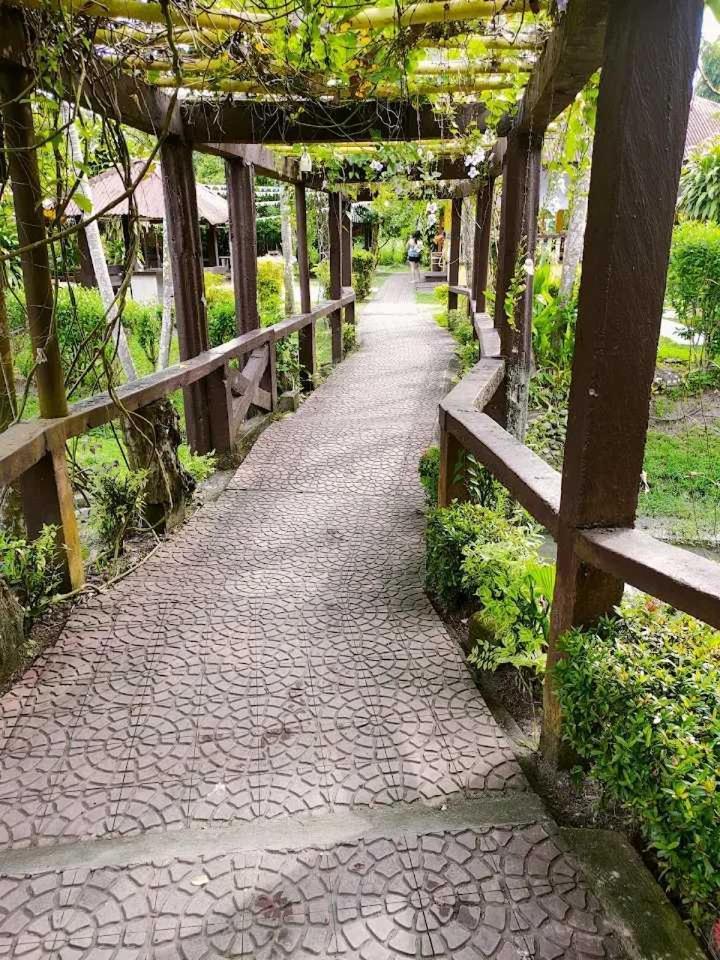 Pantropi-Coco Farm Hotell Calapan Eksteriør bilde